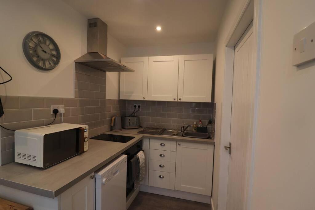 Cosy Two Bedroom First Floor Apartment Birmingham Bagian luar foto