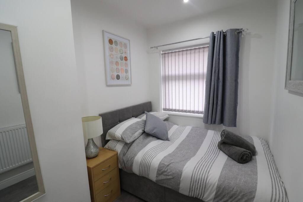 Cosy Two Bedroom First Floor Apartment Birmingham Bagian luar foto